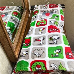 Berkshire Peanuts SnoopyThrow Blanket with a Christmas theme. Size 60” x 70”.
